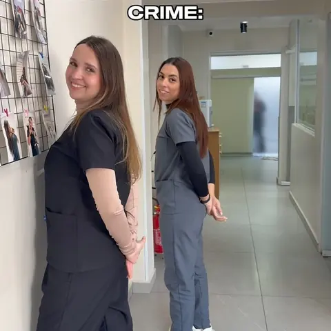 Equipe no corredor da clínica